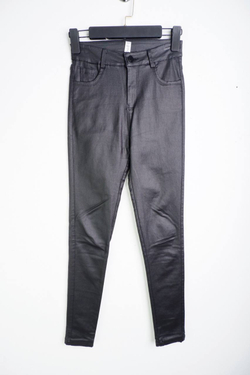 Джинсы обтягивающего кроя, визуально на 40/42 размер