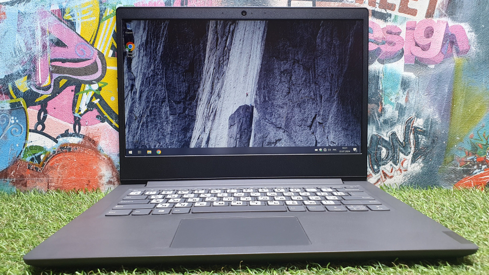 Ноутбук Lenovo Ryzen 3/4Gb/FHD