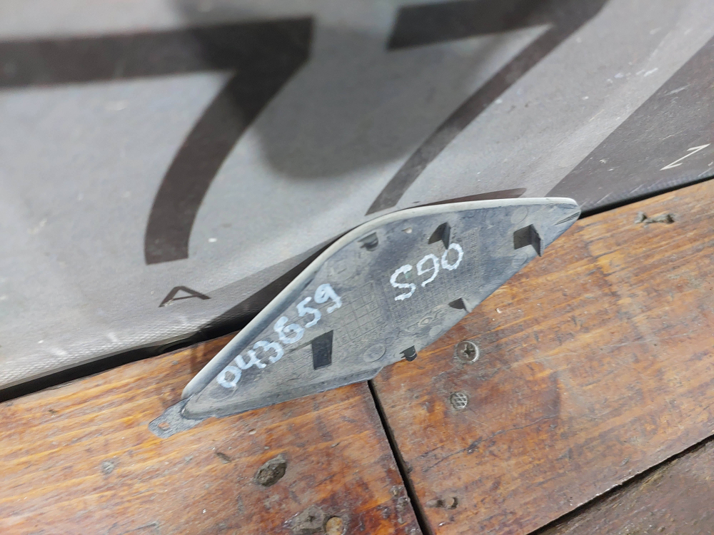 Заглушка буксировочного крюка Volvo S90 2 16-нв Б/У Оригинал 31383298