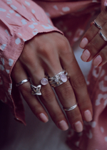 Кольцо «Мозаик» с овальным розовым кварцем и сердечком белый циркон