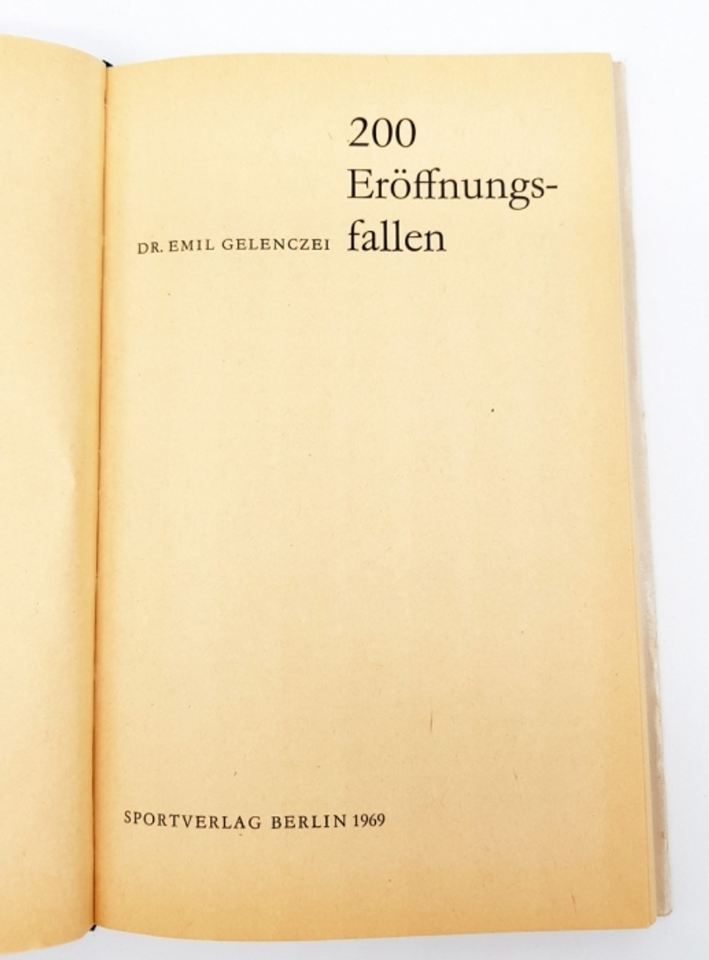 "200 Eroffnungs-fallen". Emil Gelenczei. 1969 г.