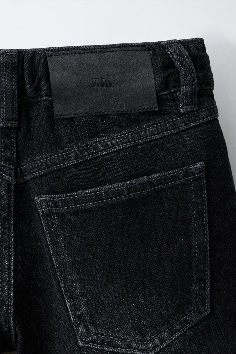 ZARA ДЖИНСОВЫЕ ШОРТЫ С РАЗРЕЗАМИ, ЧЕРНЫЙ