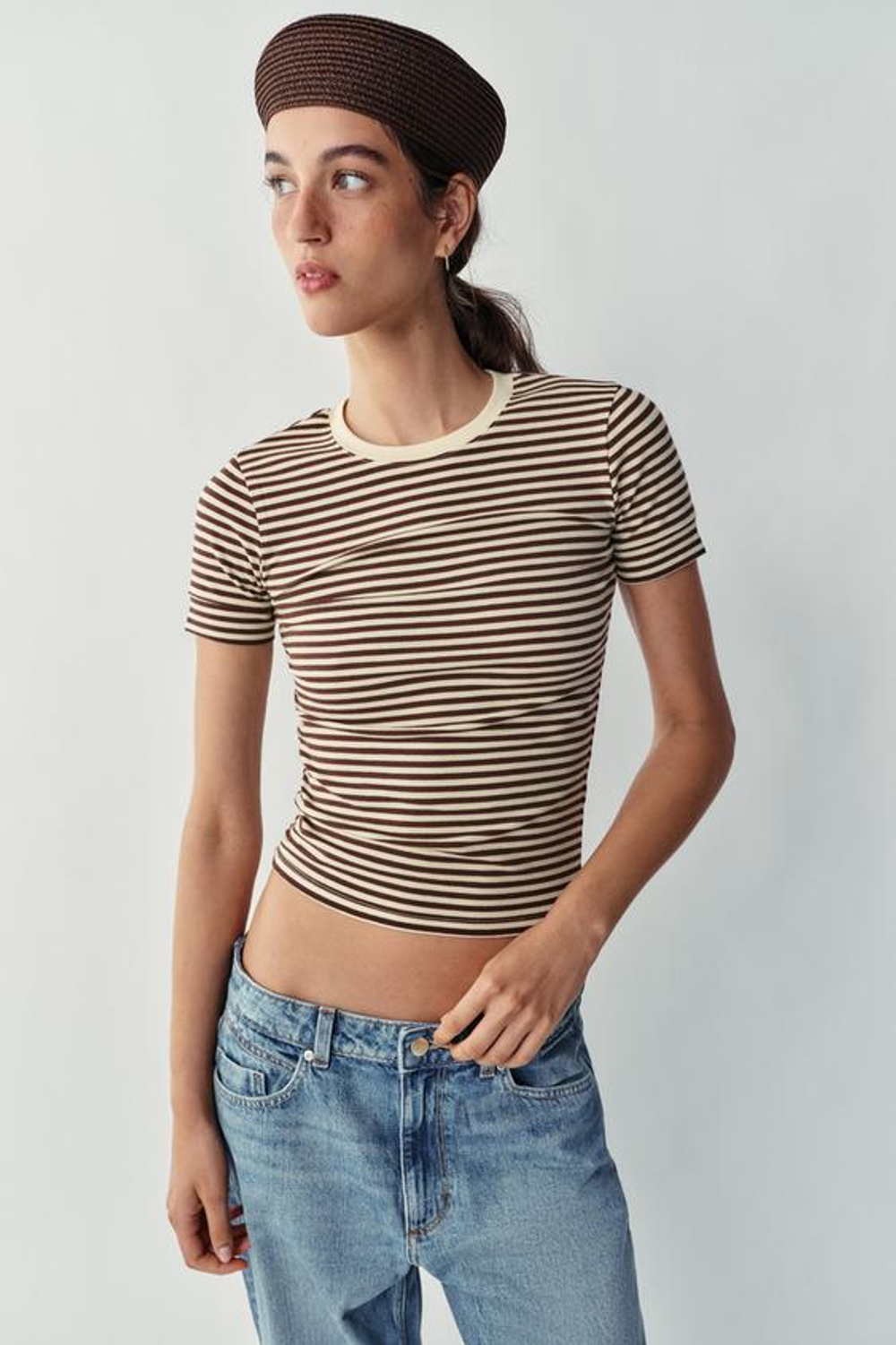 ZARA МИНИМАЛИСТИЧНАЯ ФУТБОЛКА С КОРОТКИМИ РУКАВАМИ, ПОЛОСКИ