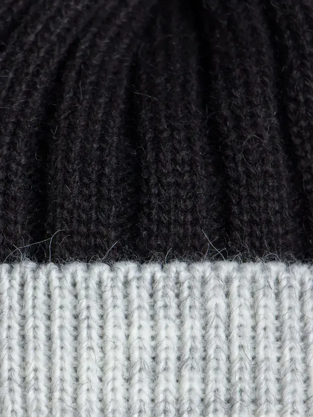 Шапка зимняя для девочки с помпоном и снуд