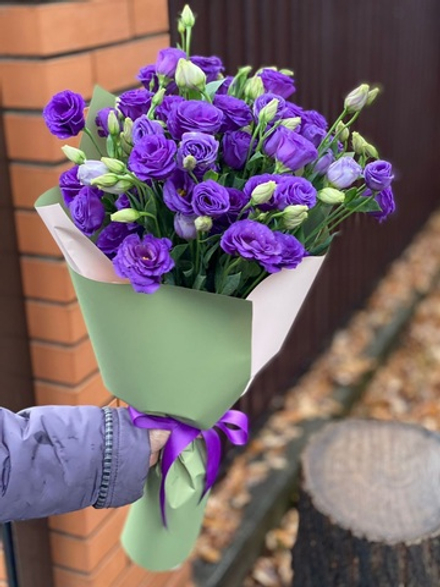 Букет из фиолетовых эустом (лизиантусов)