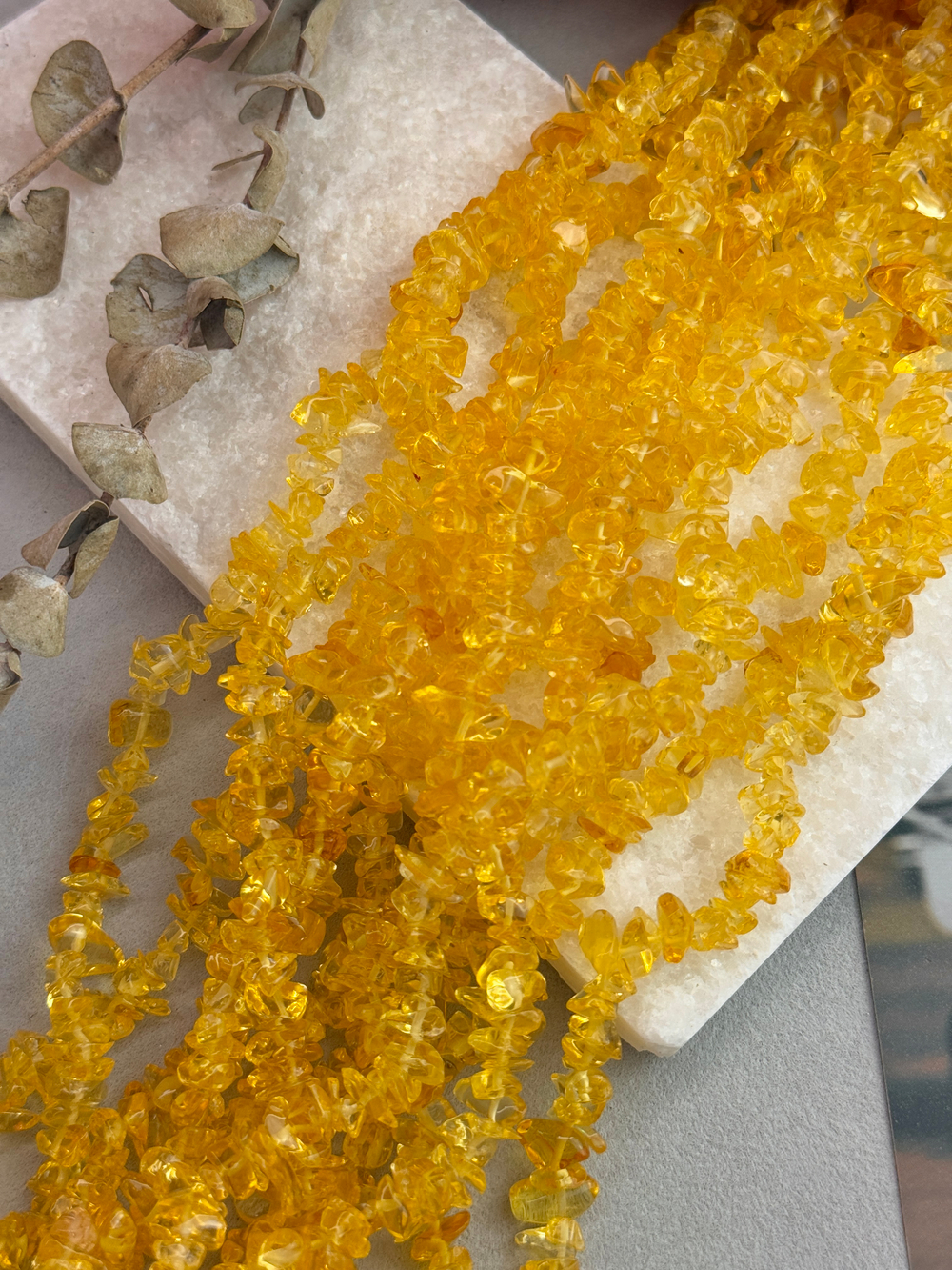 Стеклянные бусины галька 5-8 мм, нить 80 см, осенний