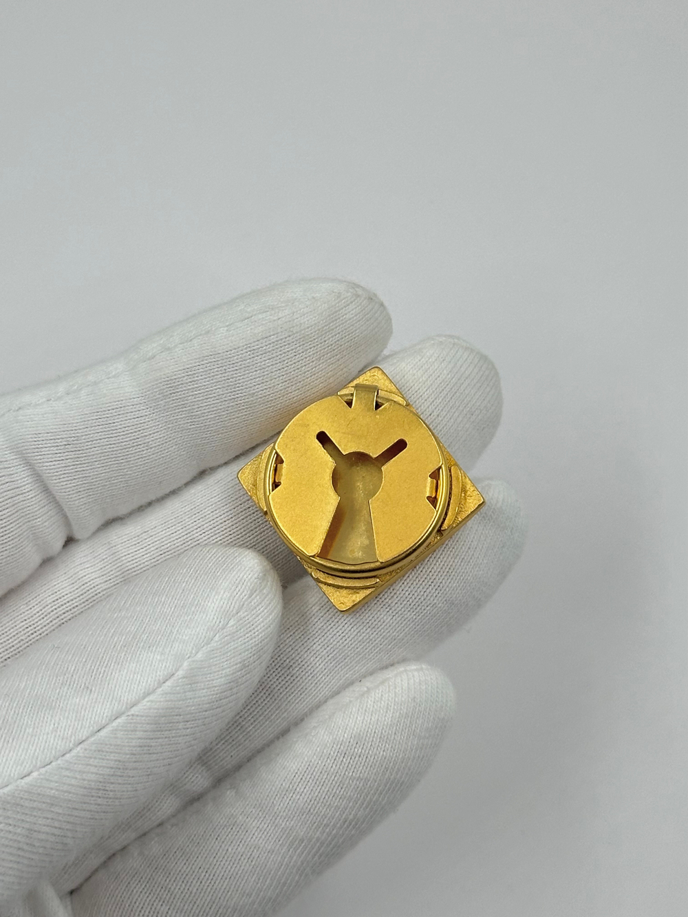 Накладка на пуговицу с чёрной вставкой