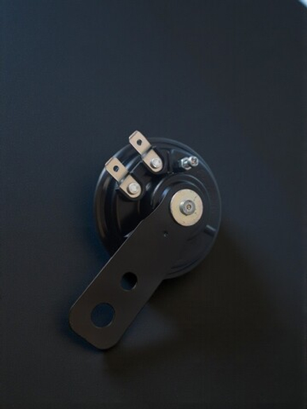 Сигнал звуковой (клаксон) на скутер, мопед, мотоцикл, квадроцикл