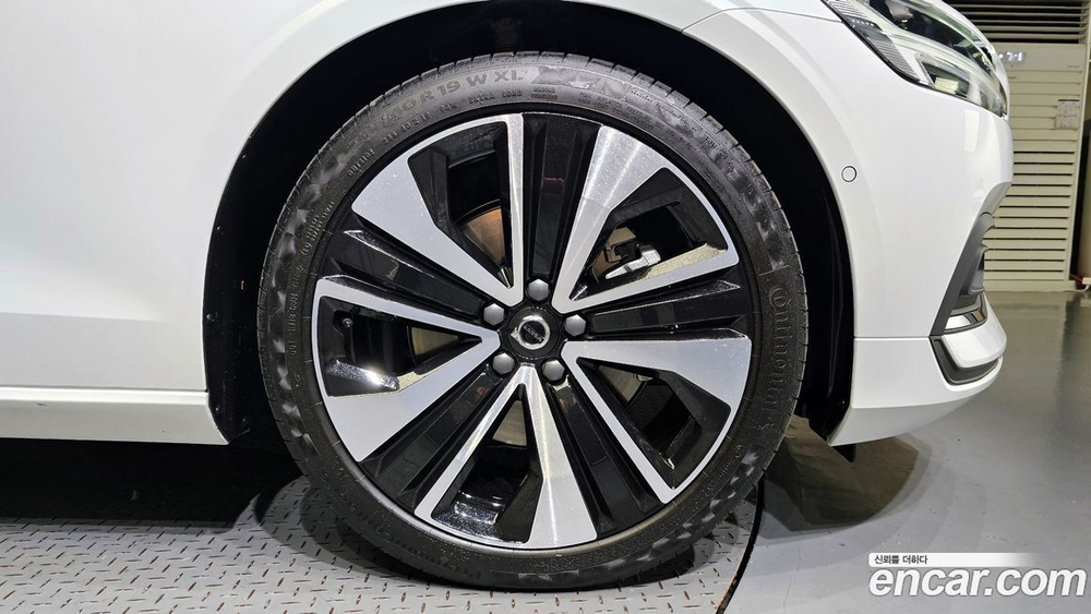 Volvo S60 3 Generation B5 Ultimate Bright (08.2023)