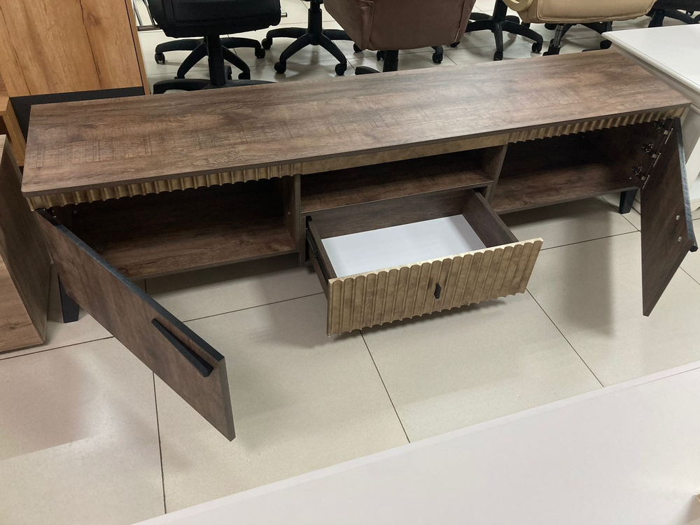 Тумба под ТВ №1 с ножками Ольга-3 дуб коми/голден Пэлас