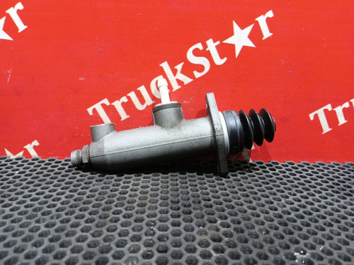 Цилиндр сцепления главный