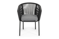 "Марсель" стул плетеный из роупа, каркас алюминий черный муар, роуп темно-серый круглый, ткань темно-серая 027