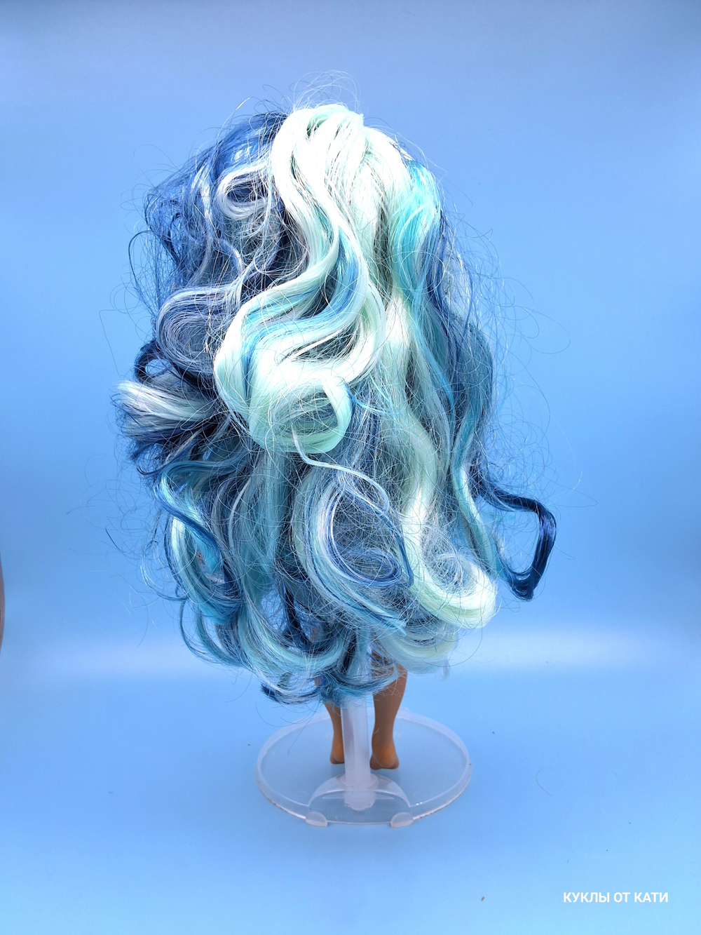 Кукла Rainbow High Winter Break SKYLER