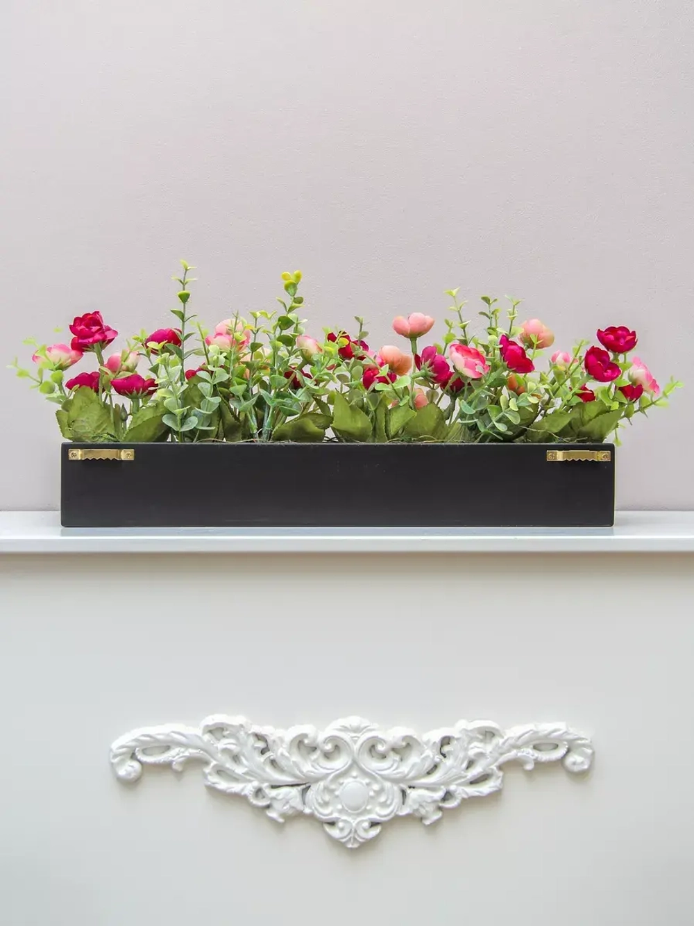 Искусственные цветы на стену в кашпо "Ящик с розочками"