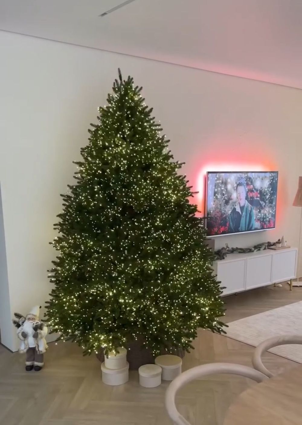 Ель искусственная «Лесная красавица» (Литая хвоя) 270 см / 2,7 м