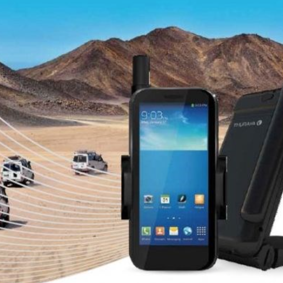 Thuraya SatSleeve+ — спутниковый модуль для смартфона