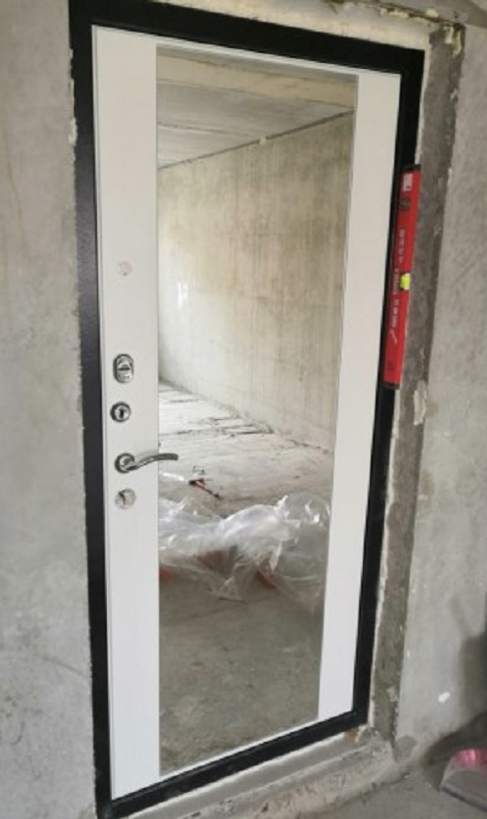 Входная металлическая дверь с зеркалом  (RеX) РЕКС 6 Лондон Венге / СБ-16 Силк сноу