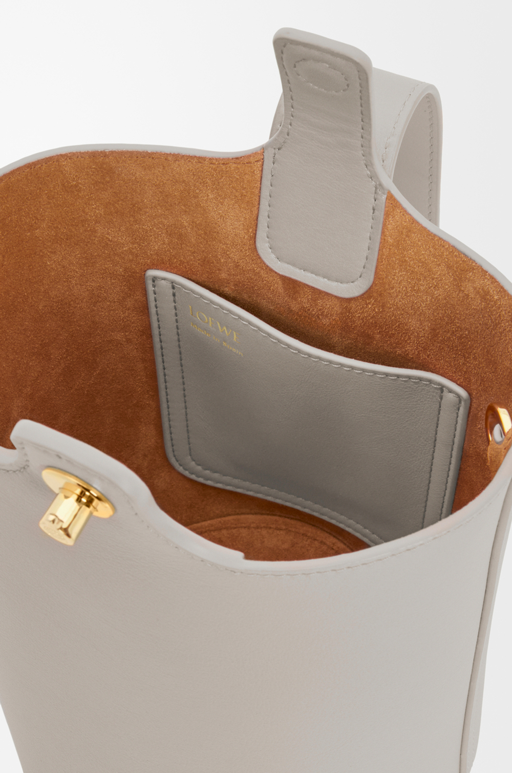 Loewe Мини-сумка-ведро Pebble из гладкой телячьей кожи, жемчужно-серый