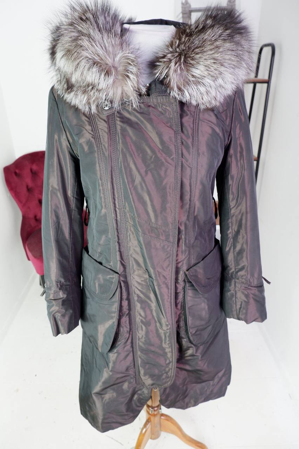 Куртка зимняя с меховой опушкой, визуально на 46 размер