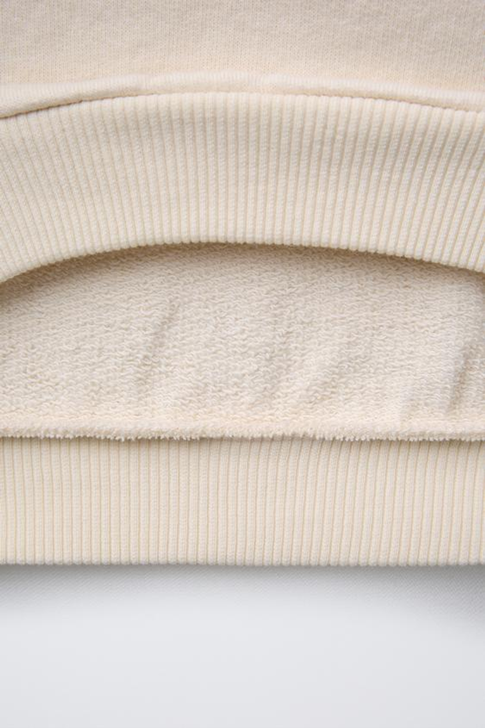 ZARA ТОЛСТОВКА С ВЫШИВКОЙ LOVE, ЭКРЮ