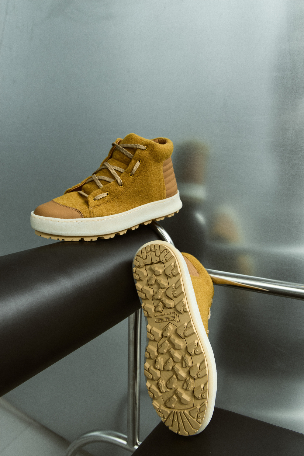 AIRSHOES mustard sherst NEW