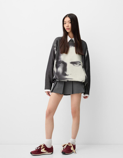 BERSHKA СВИТЕР С ПРИНТОМ "СУМЕРКИ", СЕРЫЙ