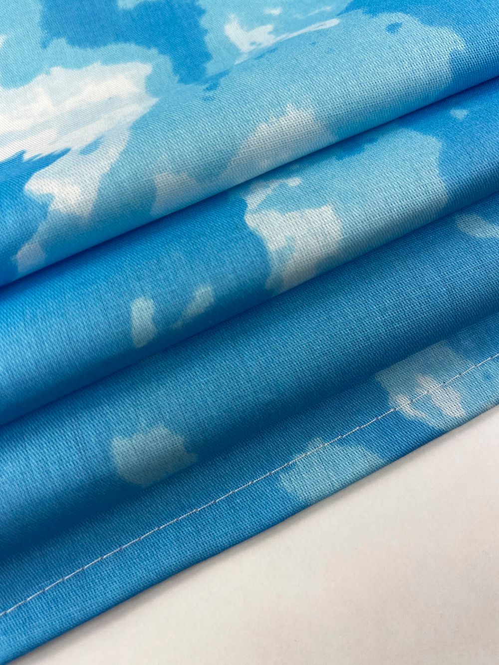 Постельное белье "Облака" 1,5-сп наволочка 50х70 1шт Простынь 150х215 см Пододеяльник 145х215 см Сказка сатин