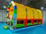 Надувной батут «Зверята с крышей» с горкой и скалодромом, 10х6х6 м