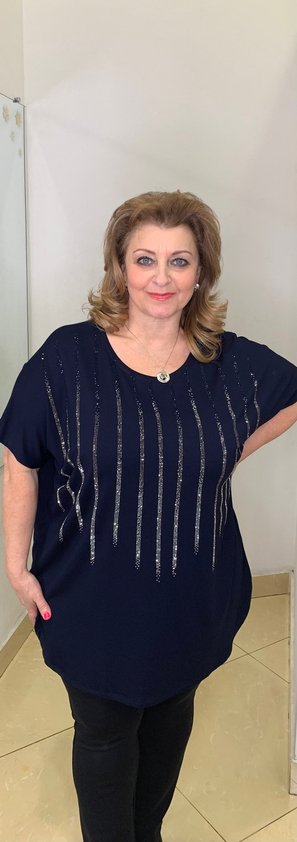 Нарядный темно-синий блузон со стразовым принтом