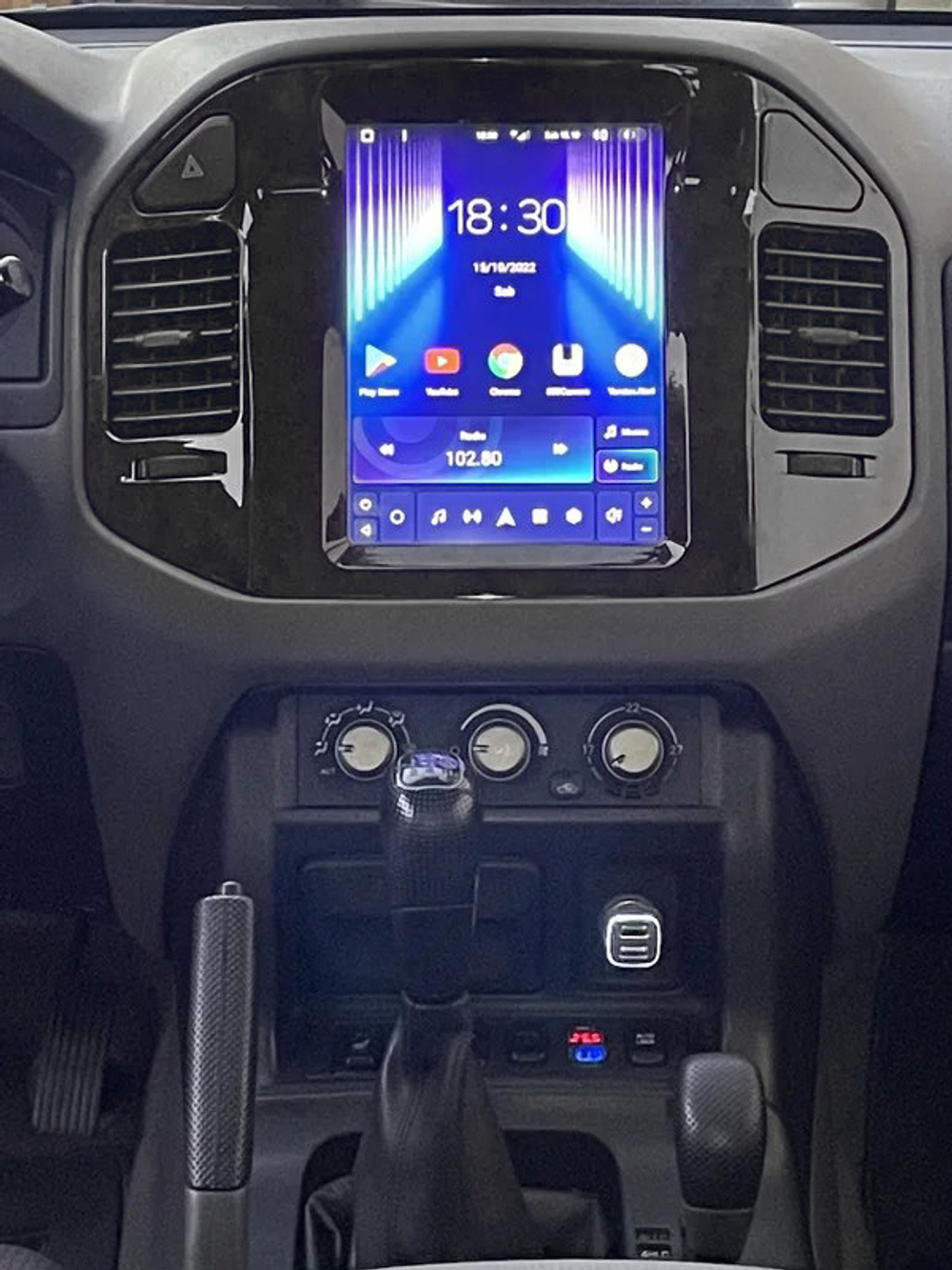 Магнитола для Mitsubishi Pajero 3, Montero 3 1999-2006 (рамка черная) - Teyes TPRO 2 экран 9.7" в стиле "Тесла" на Android 10, ТОП процессор, 4G SIM-слот