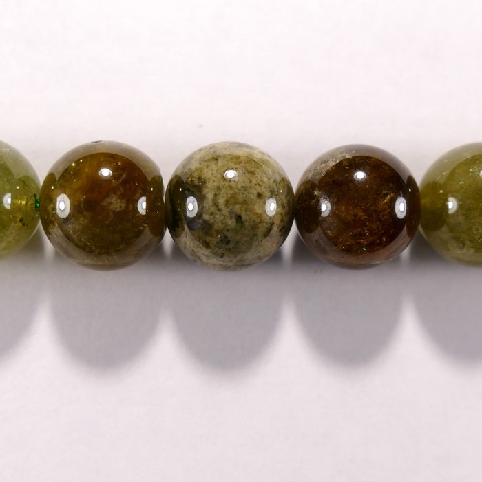 Бусина из граната зеленого (гроссуляра), шар гладкий 14 мм