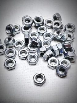 Гайка М3 шестигранная, стальная (оцинкованная) DIN934 - 50 штук (размер под ключ 5,5мм)