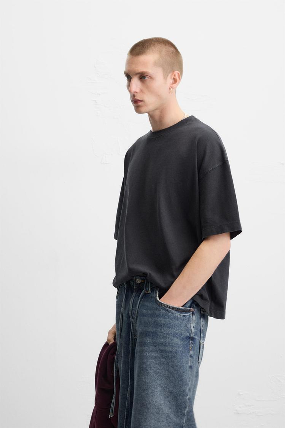 ZARA ФУТБОЛКА СВОБОДНОГО КРОЯ С ЭФФЕКТОМ ПОТЕРТОСТИ, АНТРАЦИТОВО-СЕРЫЙ