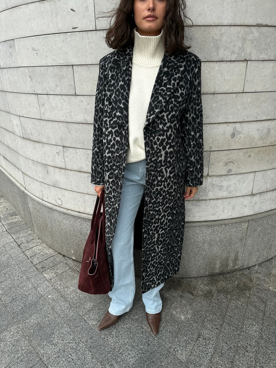 Пальто из смесовой шерсти однобортное леопард серый