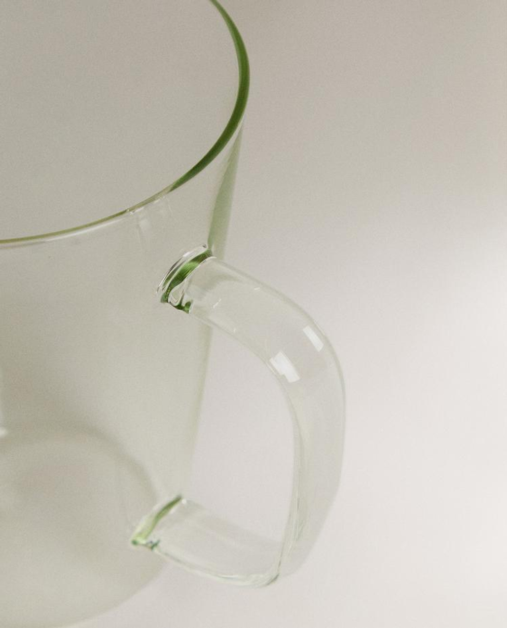 ZARA HOME КРУЖКА ИЗ БОРОСИЛИКАТНОГО СТЕКЛА С БУКВОЙ C, СВЕТЛО-БИРЮЗОВЫЙ