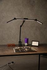 Светильник FRIENDME бестеневой настольный на струбцине светодиодный No. 3 черный с тройным источником света. Яркость - 1300 lum. 24W.