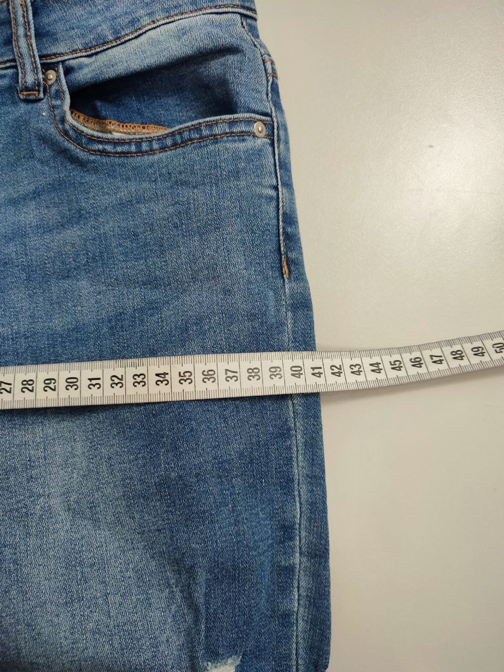 Джинсы H&M с рваным эффектом 42 размер