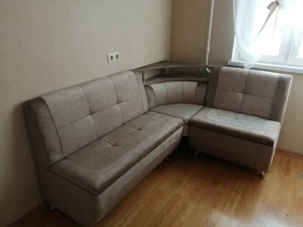 Угловой диван с полкой на кухню
