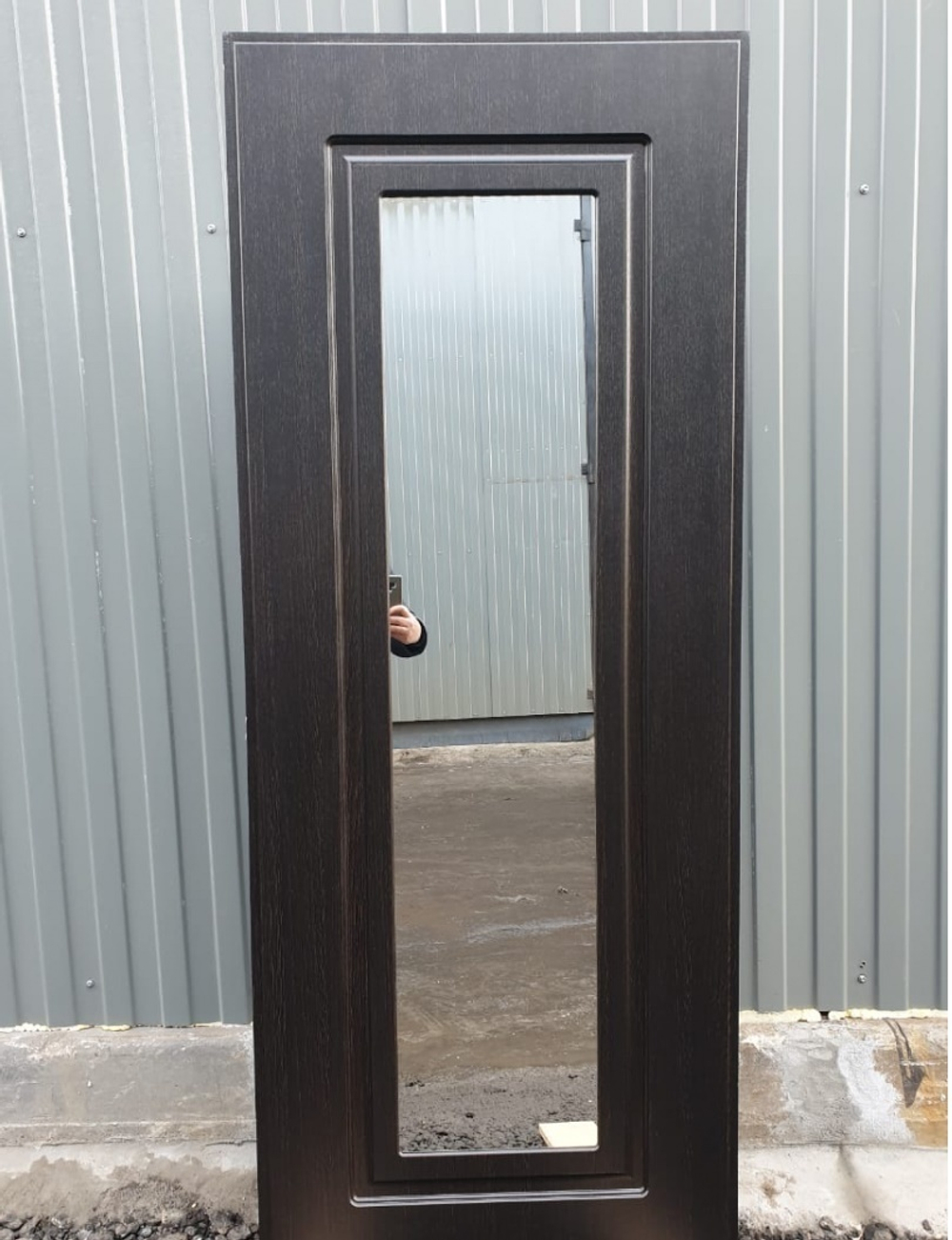 Входная металлическая дверь с зеркалом RеX (РЕКС) 25 кварц черный, фурнитура на квадратной розетке, цвет хром/зеркало ФЛЗ 120 Венге