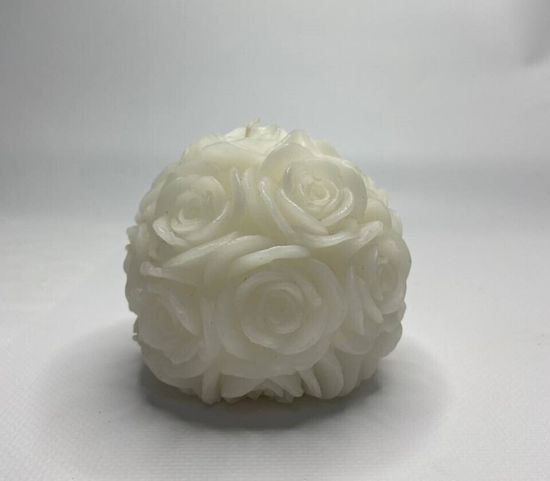 Свеча с розами, украшенная блёстками