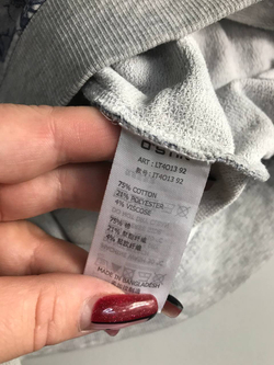 Свитшот Ostin со стильным принтом, маркировка М, визуально на 46 размер