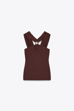 ZARA ТРИКОТАЖНЫЙ ТОП С ГОРЛОВИНОЙ ХАЛТЕР И ЗОЛОТИСТОЙ ДЕТАЛЬЮ, КОРИЧНЕВЫЙ