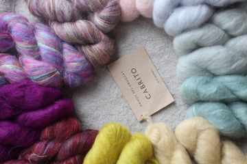 Пряжа MANOS DEL URUGUAY Cabrito (80% кид мохер, 20% полиамид)