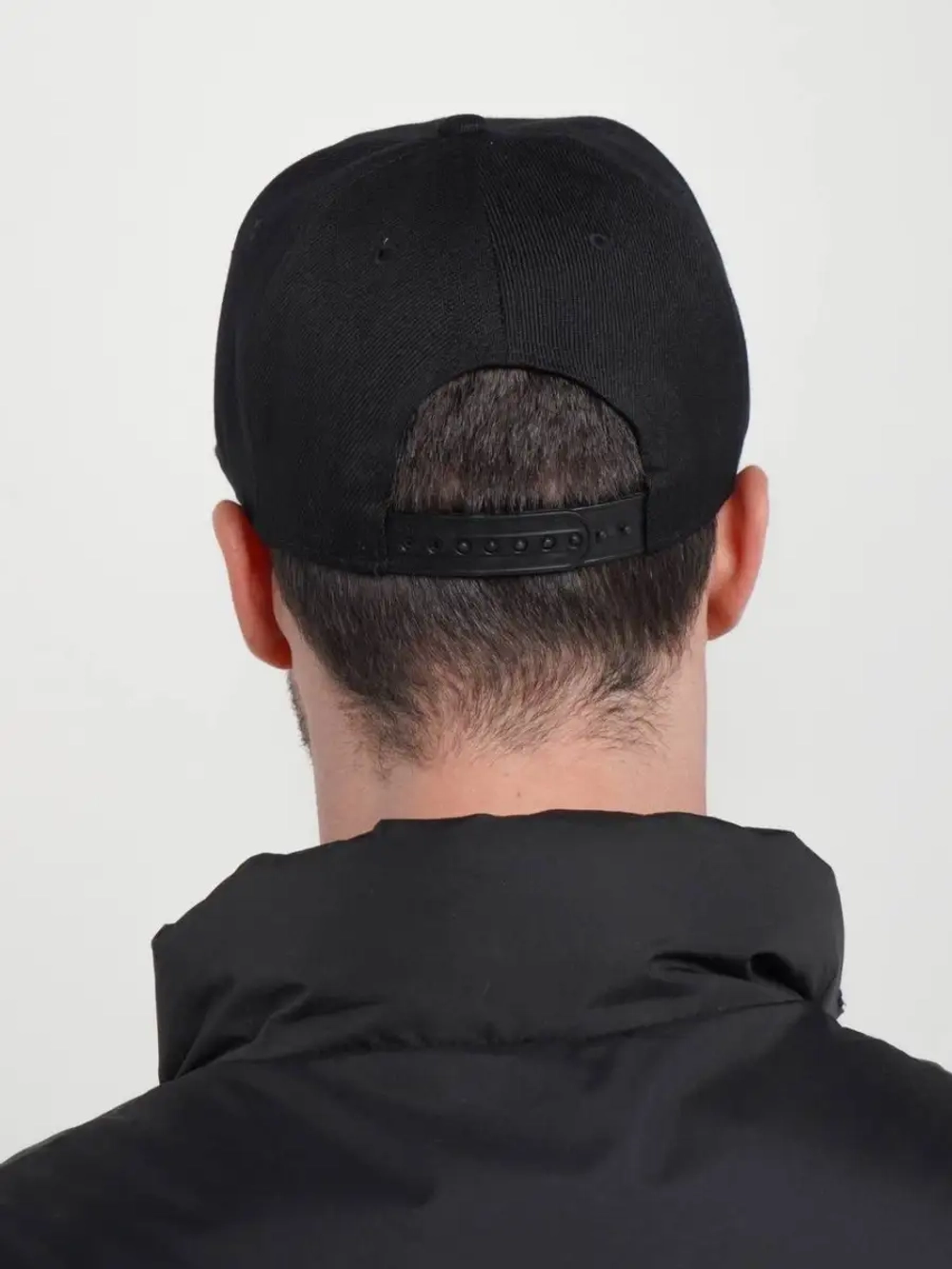 бейсболка с прямым козырьком