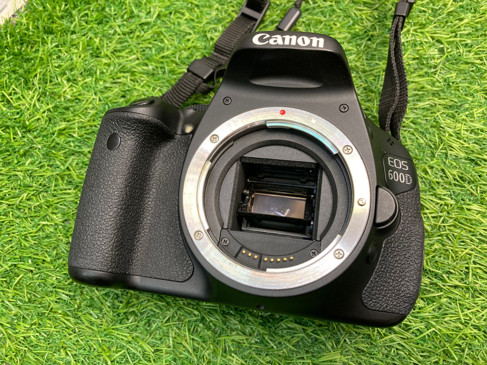 Canon 600D Kit 18-55mm IS II 6.100 кадров