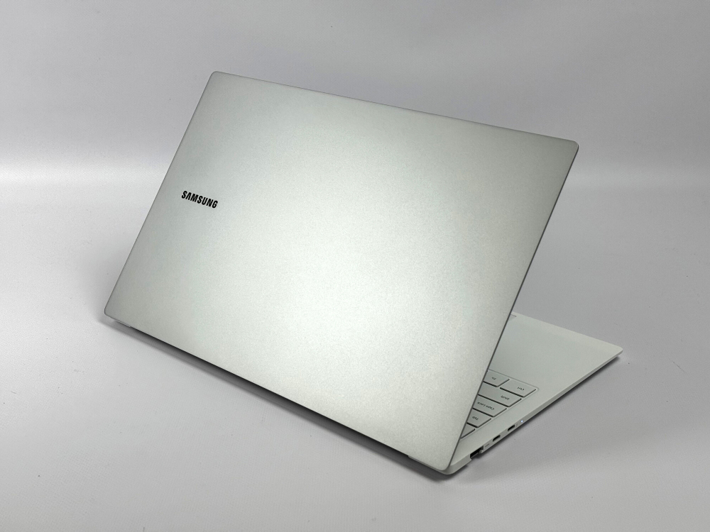Ультрабук Samsung Galaxy 2 Pro i51240p/8GB(RAM)/512GB(SSD)15.3/FHD/60HZ/Win11