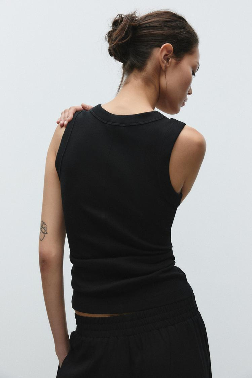 ZARA ТОП БЕЗ РУКАВОВ В РУБЧИК, ЧЕРНЫЙ