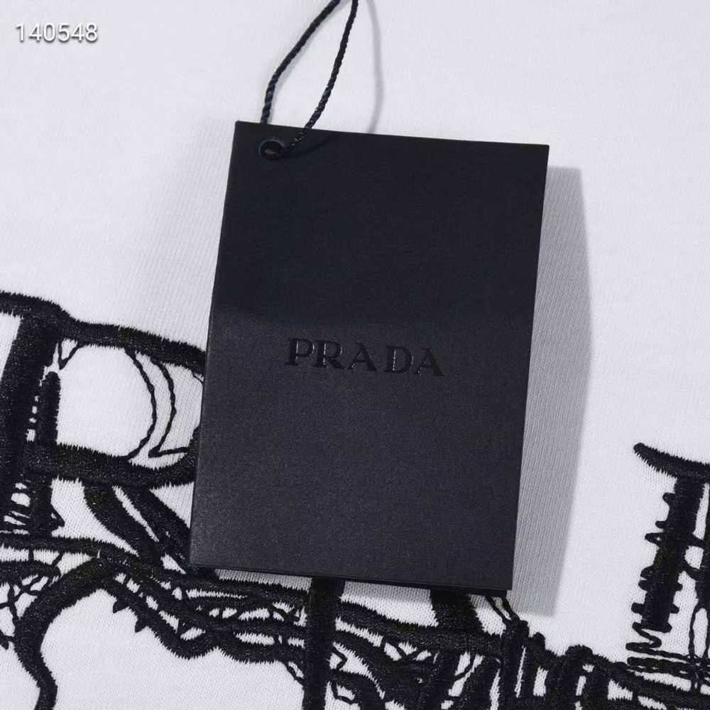 Футболка Prada