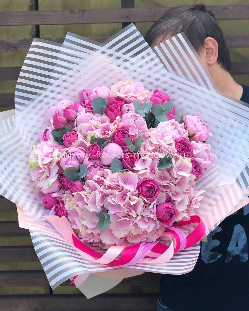 Микс гортензий, пионов и пионовидных роз 55