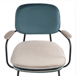 Стул с подлокотниками и контрастным кантом Bergenson Bjorn Pea, велюр, сине-зеленый/бежевый